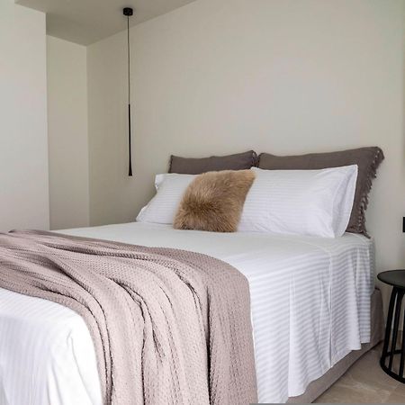 Rhotheon Suites In 이알리소스 외부 사진