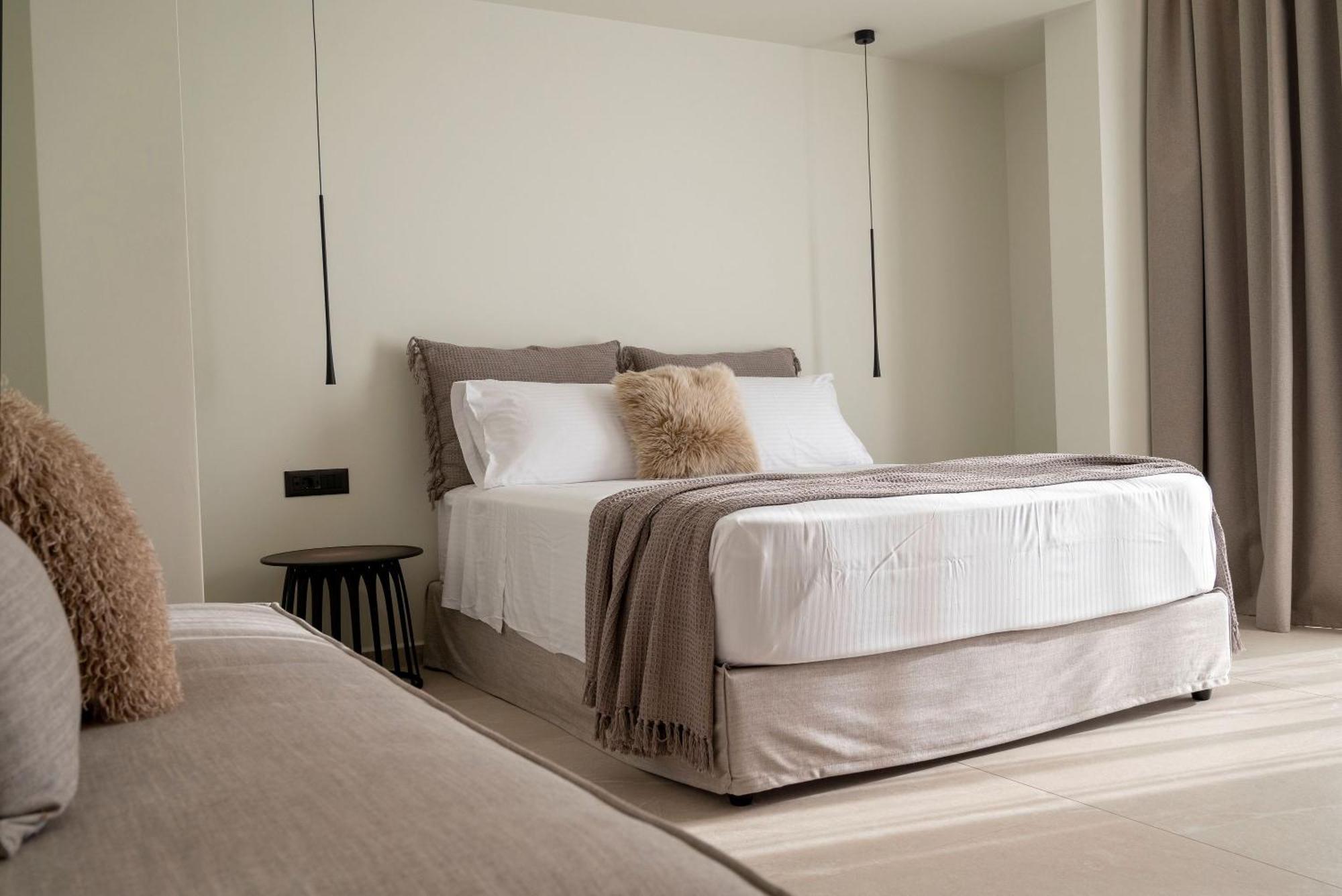 Rhotheon Suites In 이알리소스 외부 사진