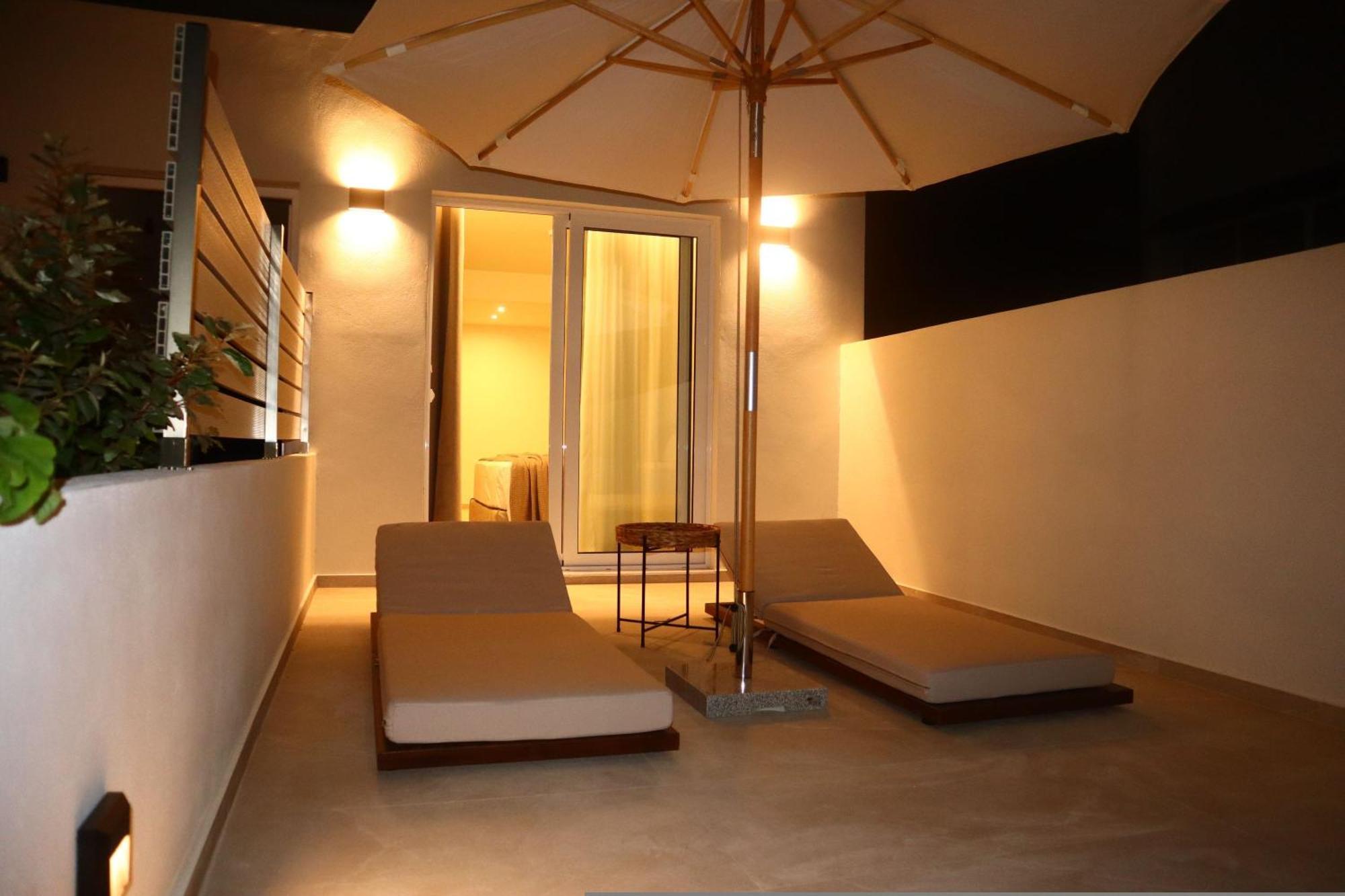 Rhotheon Suites In 이알리소스 외부 사진